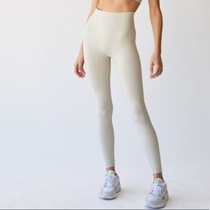 Set active leggings in oatmilk
